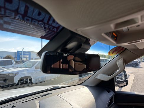 Used 2019 Cadillac Escalade ESV Luxury AWD/4WD image 25