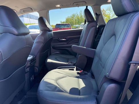 Used 2024 Toyota Grand Highlander AWD image 9