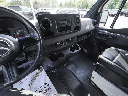 Used 2025 Mercedes-Benz Sprinter 2500 image 23