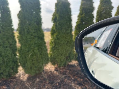 Used 2024 Nissan Pathfinder Platinum image 16