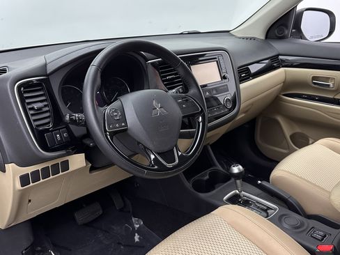 Used 2016 Mitsubishi Outlander SE image 8