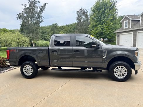 Used 2019 Ford F250 XL w/ STX Appearance Package AWD/4WD image 5