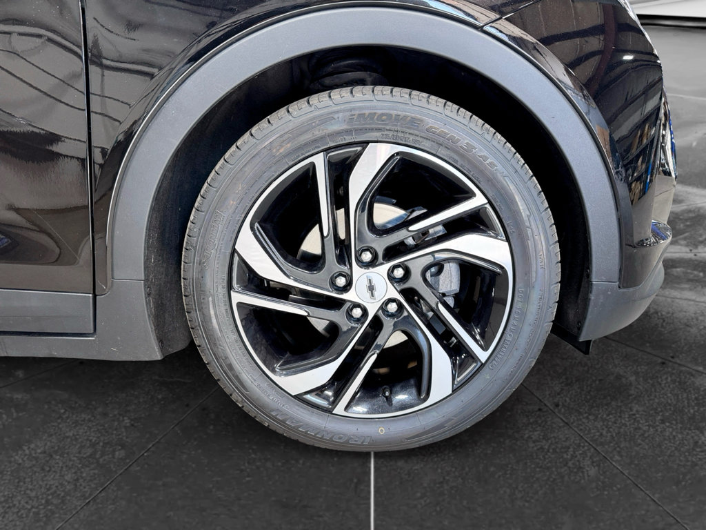 Used 2023 Chevrolet Bolt LT w/ Infotainment Package FWD image 36