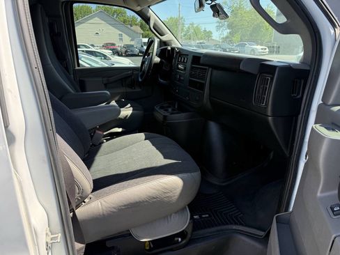Used 2018 Chevrolet Express 2500 w/ Driver Convenience Package RWD image 12