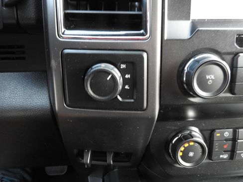 Used 2020 Ford F150 XLT w/ Equipment Group 302A Luxury AWD/4WD image 13