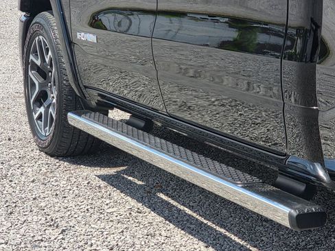 Used 2025 RAM 1500 Laramie w/ Sport Appearance Package AWD/4WD image 11