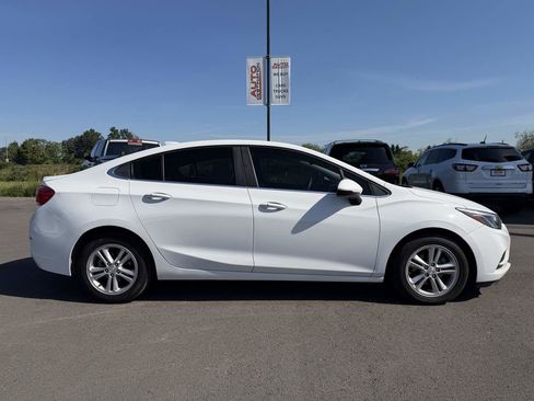 Used 2017 Chevrolet Cruze LT FWD image 9