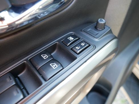 Used 2015 Nissan Armada SV RWD image 19