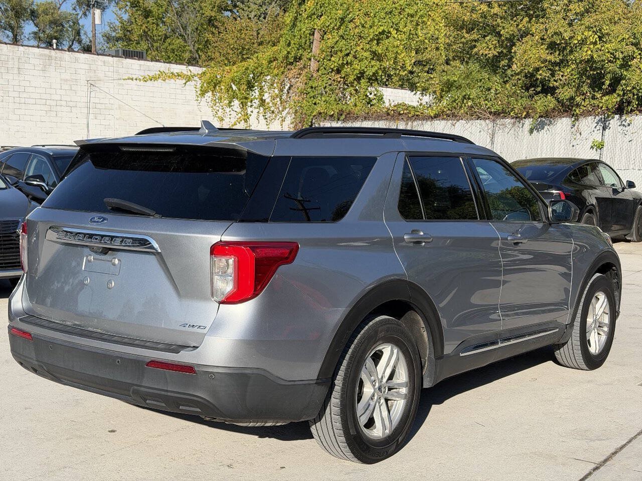 Used 2020 Ford Explorer XLT AWD/4WD image 5