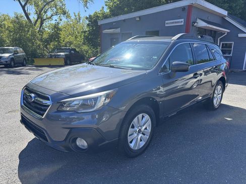 Used 2019 Subaru Outback 2.5i Premium AWD/4WD image 1