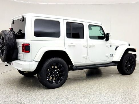 Used 2022 Jeep Wrangler Unlimited Sahara image 5