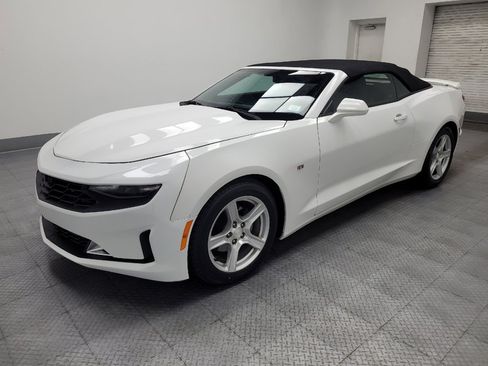 Used 2020 Chevrolet Camaro LT RWD image 2