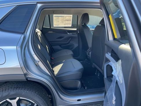 New 2026 Volkswagen Tiguan SE image 11