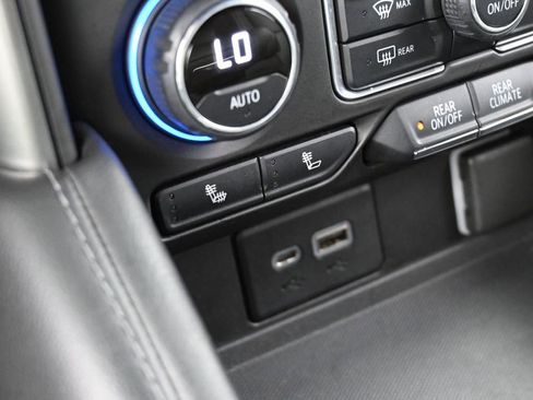 Used 2021 Chevrolet Suburban LT image 26