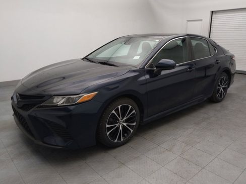Used 2020 Toyota Camry SE image 2