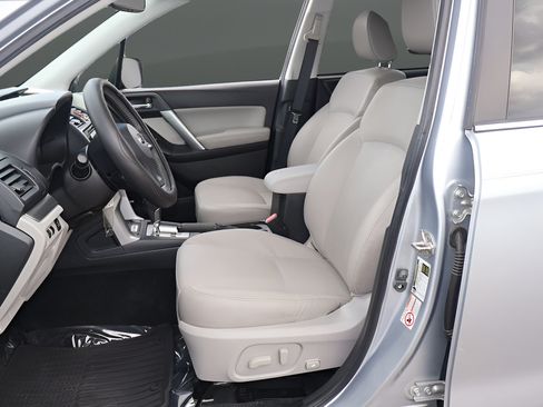 Used 2015 Subaru Forester 2.5i Limited AWD/4WD image 12