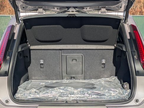 New 2026 Volvo XC40 B5 Plus w/ Protection Package Premier image 29