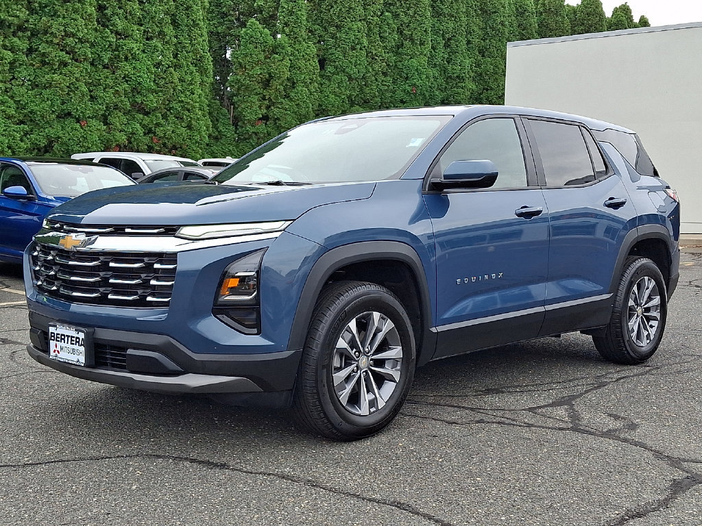 Used 2026 Chevrolet Equinox LT AWD/4WD image 3