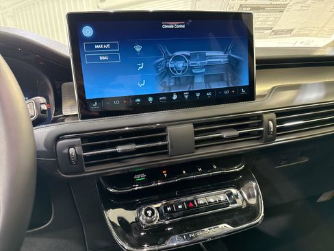 New 2026 Lincoln Corsair Premiere image 20