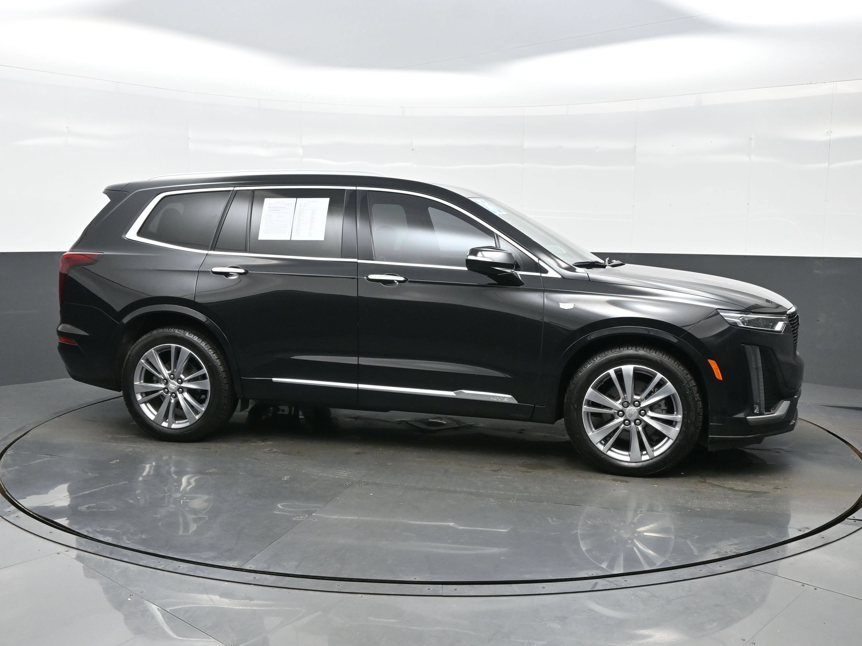 Used 2023 Cadillac XT6 Premium Luxury FWD image 7