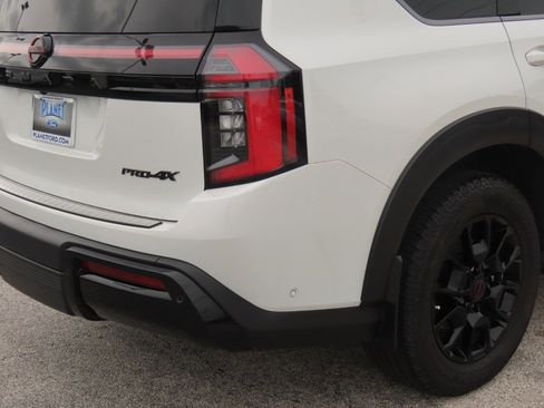 Used 2025 Nissan Armada PRO-4X w/ Pro-4X Premium Package AWD/4WD image 12