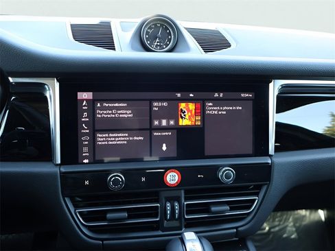 Used 2025 Porsche Macan image 23