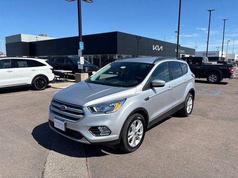 Used 2018 Ford Escape SE FWD image 1