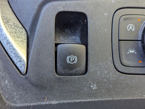 Used 2023 Chevrolet Traverse LT image 35