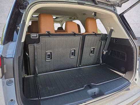 New 2026 Nissan Pathfinder Platinum AWD/4WD image 9