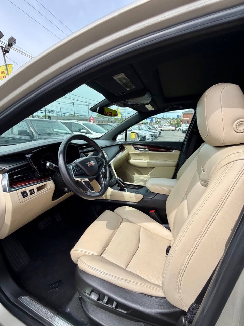 Used 2017 Cadillac XT5 Luxury w/ LPO, Wheel Lock Package AWD/4WD image 14
