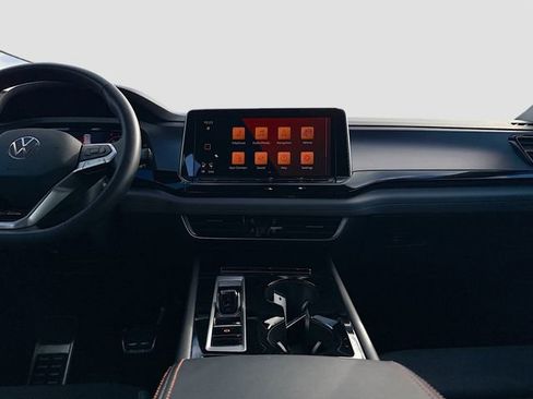 Used 2024 Volkswagen Atlas Peak Edition SEL image 24