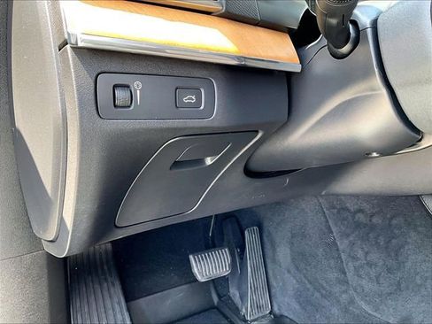 Used 2022 Volvo XC90 T6 Momentum w/ Climate Package image 31