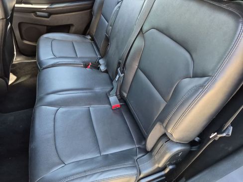 Used 2018 Ford Explorer XLT w/ Equipment Group 202A FWD image 19
