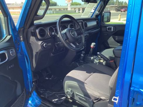Used 2022 Jeep Gladiator Sport AWD/4WD image 7