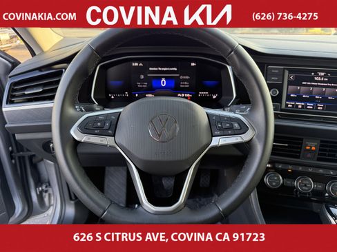 Used 2024 Volkswagen Jetta SE w/ Panoramic Sunroof Package image 18