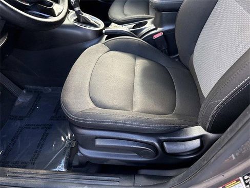 Used 2017 Kia Soul + image 15
