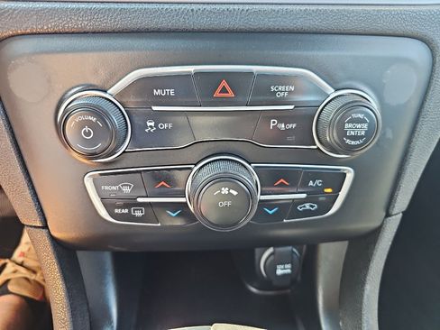 Used 2023 Dodge Charger SXT image 13