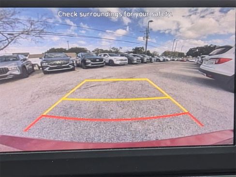 Used 2022 Hyundai Elantra SE image 19