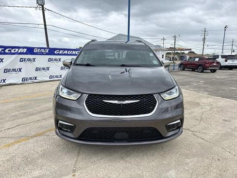 Used 2022 Chrysler Pacifica Limited AWD/4WD image 4