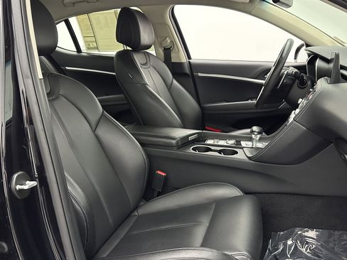 Used 2022 Genesis G70 2.0T image 36