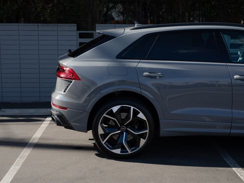 Used 2023 Audi RS Q8 AWD/4WD image 9