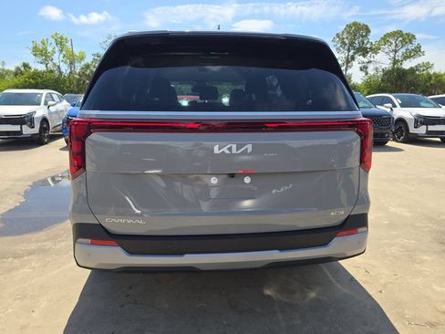 New 2026 Kia Carnival EX FWD image 7