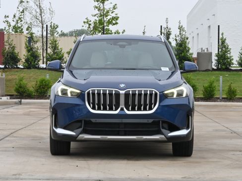 Certified 2025 BMW X1 xDrive28i AWD/4WD image 3
