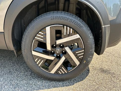 New 2026 Nissan Kicks SV w/ SV Premium Package FWD image 17