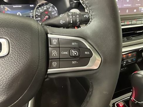 Used 2023 Jeep Compass Limited w/ Sun and Sound Group AWD/4WD image 17