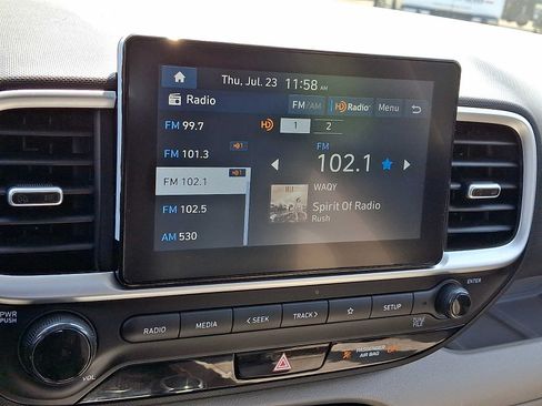Used 2024 Hyundai Venue SEL FWD image 18