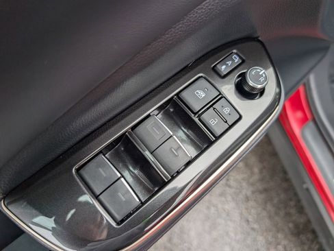 Used 2025 Toyota Crown Signia w/ Advanced Technology Package image 15