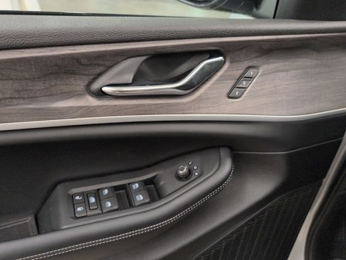 New 2025 Jeep Grand Cherokee L Limited w/ Luxury Tech Group II image 7