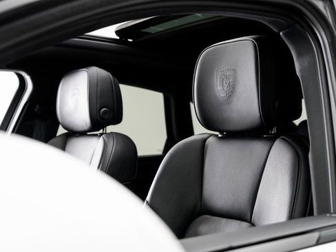 Certified 2025 Porsche Macan image 10