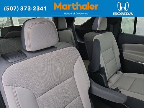 Used 2025 Chevrolet Traverse LT image 17